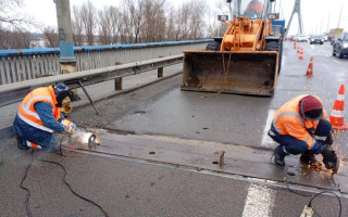 На Північному мосту в Києві тимчасово обмежено рух транспорту