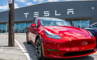 Сбой в программном обеспечении: Tesla отзывает около 200 тысяч автомобилей