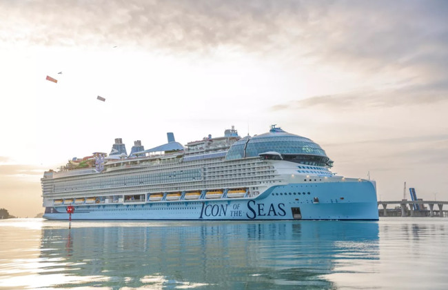 Крупнейший в мире круизный лайнер отправился в первый рейс: экологи бьют тревогу