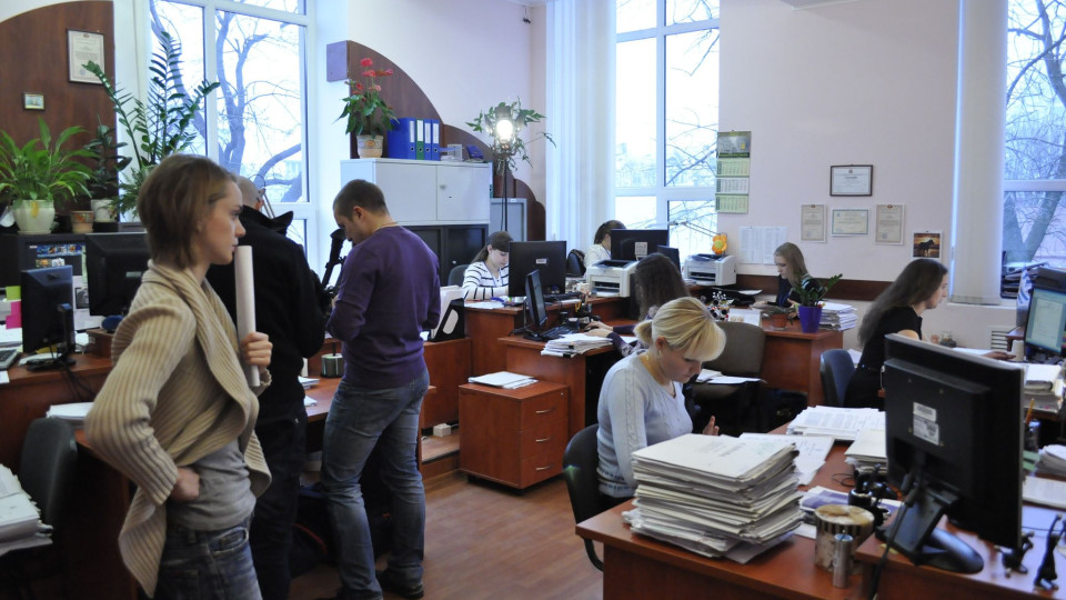 В 2023 году в Украине желающих уволиться с государственной службы было больше, чем желающих устроиться на госслужбу