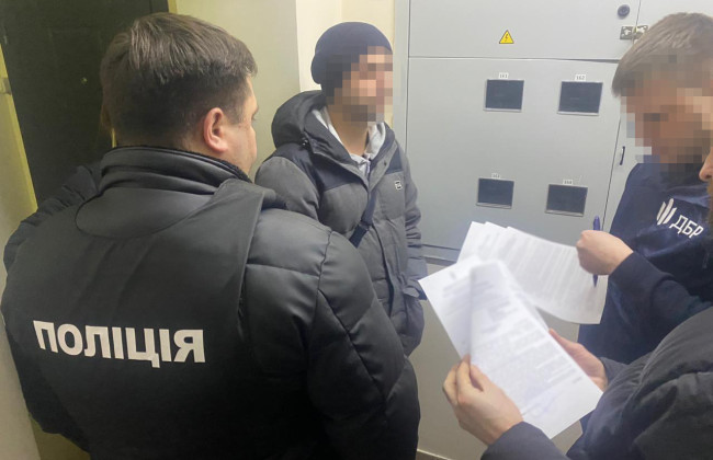 Работник ГНС Киевщины получил подозрение в получении взятки в размере 12 тысяч гривен