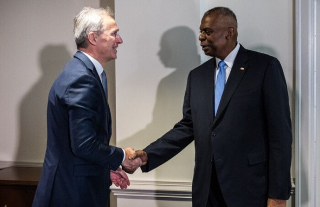 Ллойд Остин и Йенс Столтенберг обсудили увеличение производства оружия и поддержку Украины