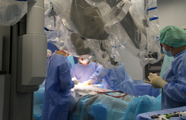 Во Львове провели первую в Украине операцию на сердце с применением робота Da Vinci