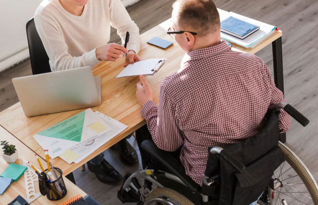 Какие документы должно предоставить работодателю лицо с инвалидностью при трудоустройстве
