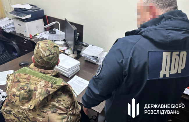 В Николаевской области чиновник воинской части незаконно начислил подчиненным 1 млн гривен