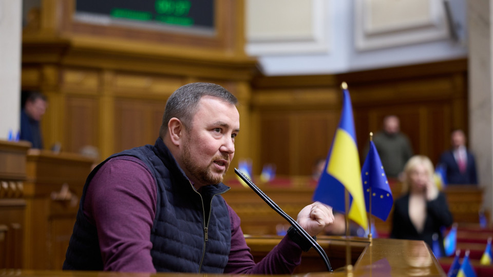 Співавтор законопроекту про Службу дисциплінарних інспекторів Денис Маслов задався питанням, чому навіть за високий оклад відсутні бажаючі очолити Службу