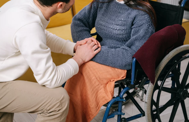 Лиц, осуществляющих постоянный уход за лицами с инвалидностью, смогут мобилизовать: при каких условиях