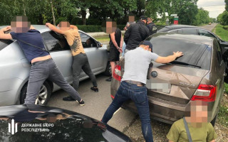 На Закарпатті судитимуть осіб, які переправляли ухилянтів за кордон