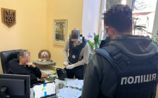 Вимагав у військовослужбовця $5 000 за визнання його непридатним до служби: викрили лікаря ВЛК
