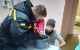На Киевщине подросток засунул палец в мультитульный ключ: врачи обратились к ГСЧС