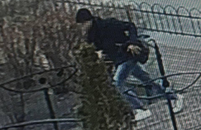 В Киеве неизвестный выхватил телефон у 8-летнего мальчика, однако скрылся недалеко