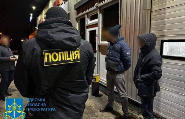 В Одессе госисполнитель и экс-прокурор за $35 000 обещали трудоустройство в прокуратуре – их задержали