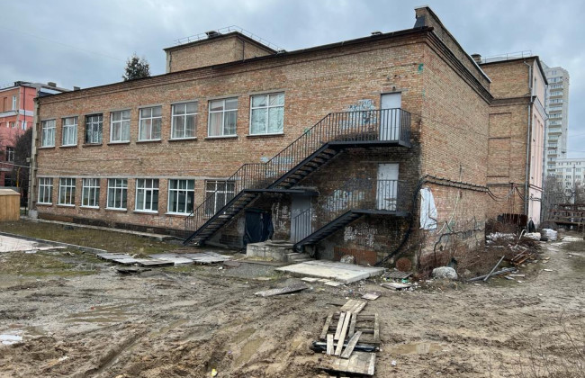 Убыточная реконструкция гимназии в Киеве: сообщено о подозрении руководителю коммунального предприятия