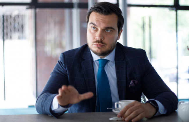 Бронирование из-за военного сбора и «война для бедных»: в Комитете экономического развития назвали «за» и «против»