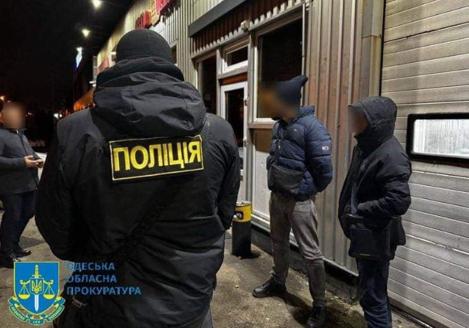 В Одессе госисполнитель и экс-прокурор за $35 000 обещали трудоустройство в прокуратуре – их задержали