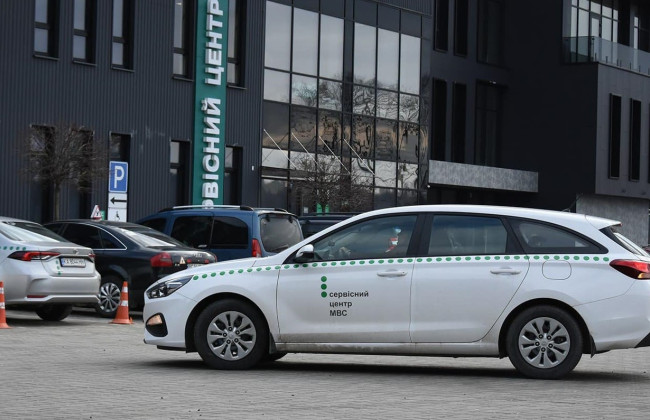 В пяти сервисных центрах МВД появились автомобили для людей с инвалидностью