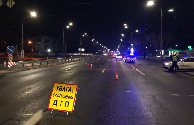 В Киеве под колесами автомобиля погибла 15-летняя девушка