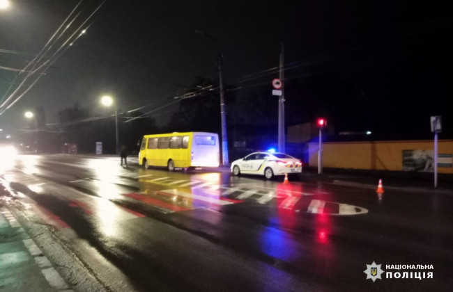 В Черкассах автобус на переходе сбил дедушку: подробности аварии