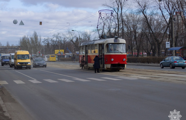 Как избежать ДТП на трамвайных остановках, – советы водителям от патрульных
