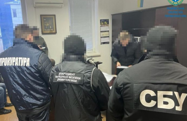 200 евро за беспрепятственное оформление посылок: на взятке погорел инспектор Львовской таможни