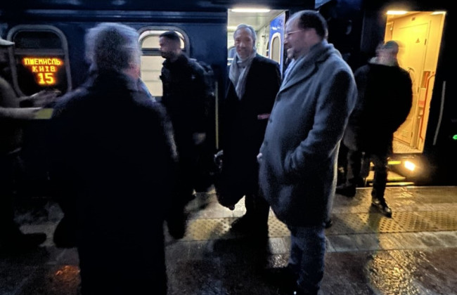 Глава МИД и министр образования Португалии прибыли в Киев