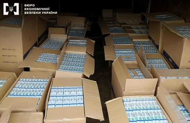 Продавал фальсификат: на Закарпатье у мужчины изъяли сигарет на 2 млн грн