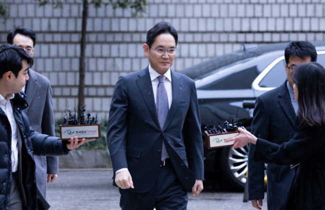 Суд в Сеуле оправдал руководителя Samsung Electronics Ли Дже Йена по делу о мошенничестве