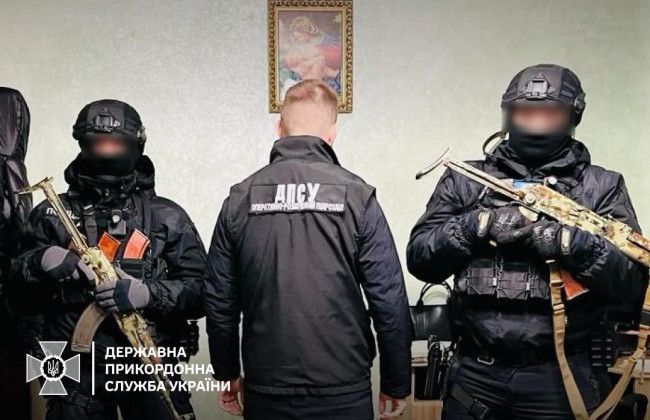 Во Львове молодой человек за $200 изготавливал поддельные удостоверения военнообязанных и пропуска