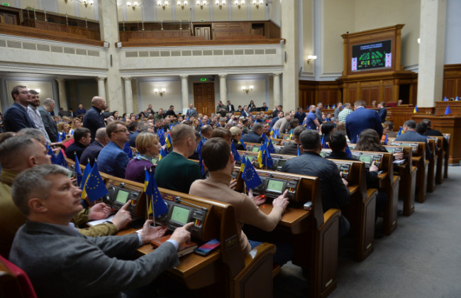 В Україні продовжили воєнний стан та загальну мобілізацію ще на 90 днів