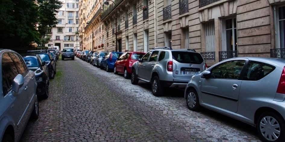 Париж поднимает цены на парковку для больших авто втрое