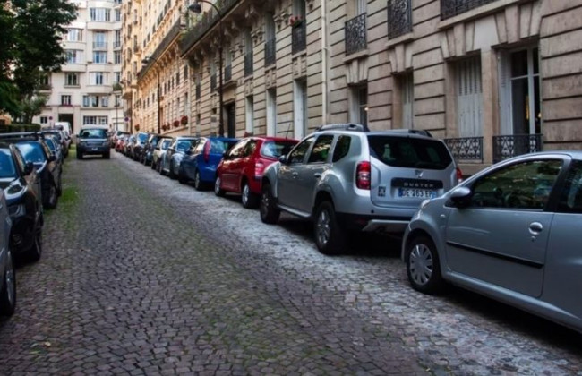Париж поднимает цены на парковку для больших авто втрое