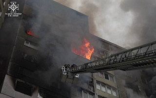 Полиция и спасатели показали последствия ракетной атаки на Киев: фото