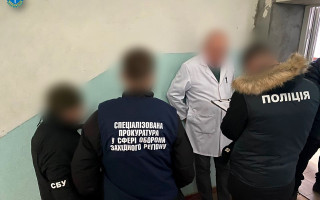 В Хмельницкой области задержали врача, который требовал 5 000 долларов взятки у военного