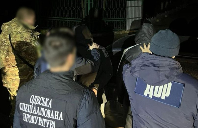 В Одесской области пограничник и сотрудник ТЦК за $7000 помогали мужчинам избегать мобилизации