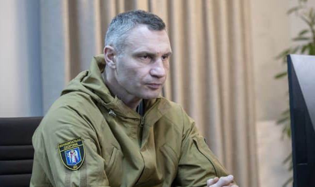 В Голосеевском районе Киева загорелся дом в результате российской атаки, — Кличко