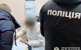 В Киеве разоблачили экс-посадовицу и врача-эксперта, которые 