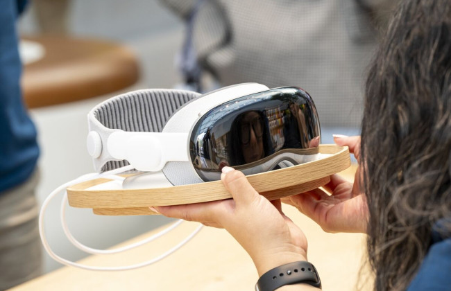 Гарнитуру Apple Vision Pro из-за ограниченного предложения перепродают по значительно более высокой цене