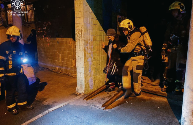 Взрыв в многоэтажке в Киеве: погиб юноша, эвакуированы 100 жителей