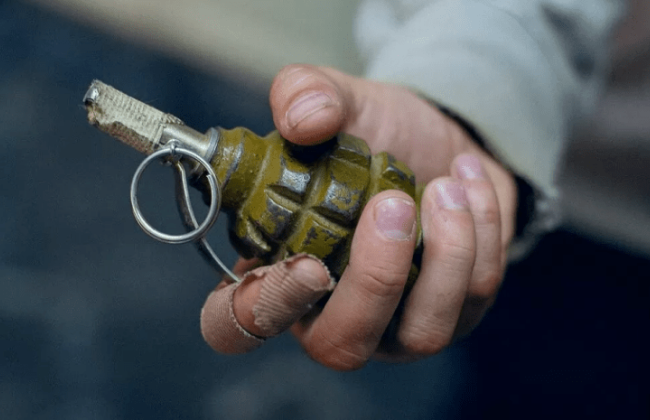 Подарил подростку боевую гранату: в Хмельницкой области суд наказал мужчину