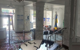 На Донеччині внаслідок ворожого обстрілу постраждала будівля судової установи, фото