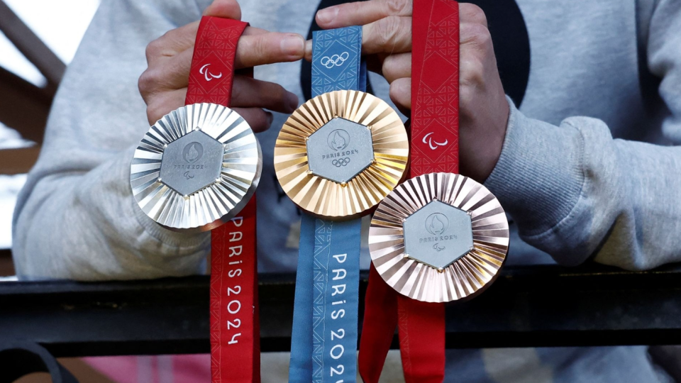 Олімпіада-2024 в Парижі: кожна медаль матиме частинку Ейфелевої вежі, фото