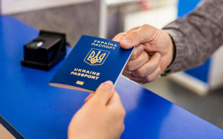 Українці в Польщі за рік отримали майже 80 тисяч ID-карток та понад 200 тисяч закордонних паспортів