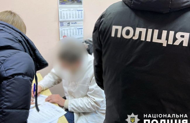 У Києві викрили експосадовицю та лікаря-експерта, які «продавали» інвалідність для виїзду за кордон
