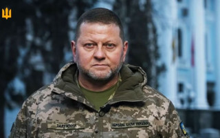 Зеленский присвоил Залужному звание Героя Украины