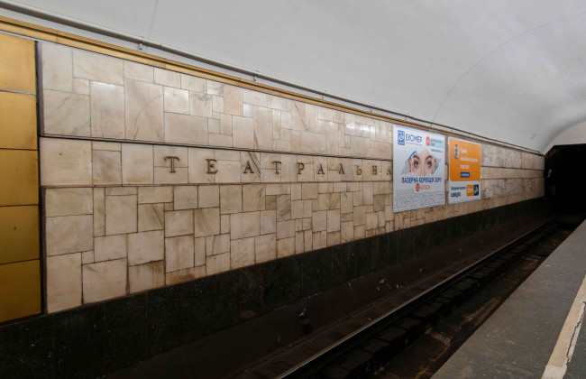 В Киеве ограничили движение по «красной» ветке метро: пассажир попал на рельсы