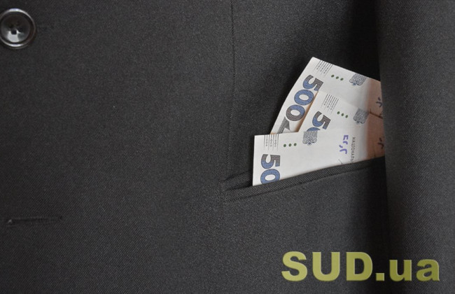 Пытался за взятку избежать уголовной ответственности: во Львове будут судить мужчину