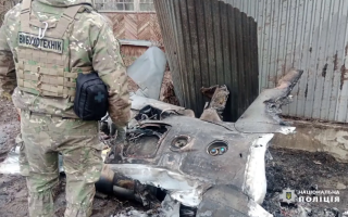 В Киевской области во дворе дома нашли боевую часть российской ракеты, которая содержала около 250 кг взрывчатки: фото и видео