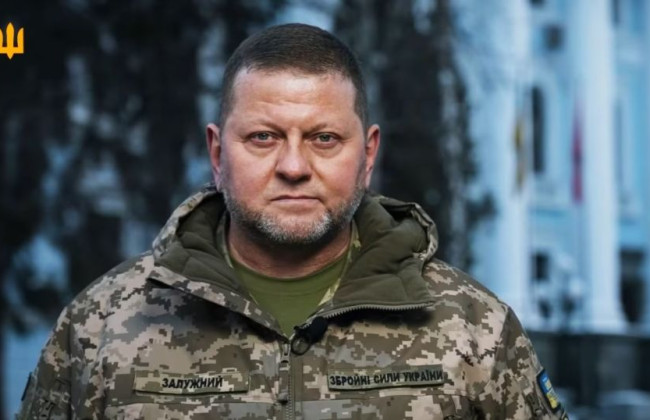 Зеленский присвоил Залужному звание Героя Украины