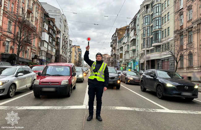 Патрульная полиция напомнила, как читать жесты регулировщиков на дороге