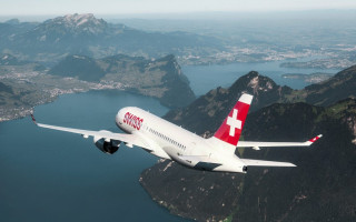 Найбільша авіакомпанія Швейцарії Swiss дозволить бортпровідникам пірсинг і тату